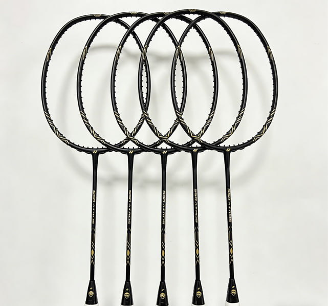 全碳进攻型羽毛球拍